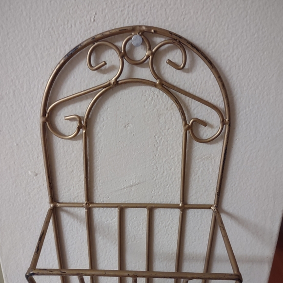 Letter Holder Wall in Gold Metal - Picture 4 of 9